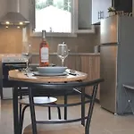 Agatha's Bright Modern Luxury Apartment-2 * Peritheia