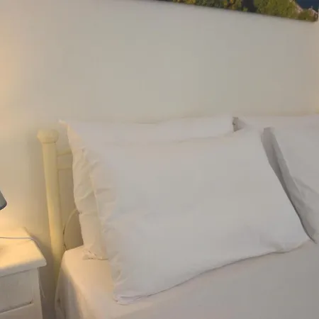 Agatha's Bright Modern Luxury Apartment-2