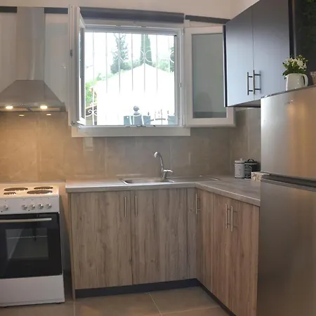 Agatha's Bright Modern Luxury Apartment-2 Períthia