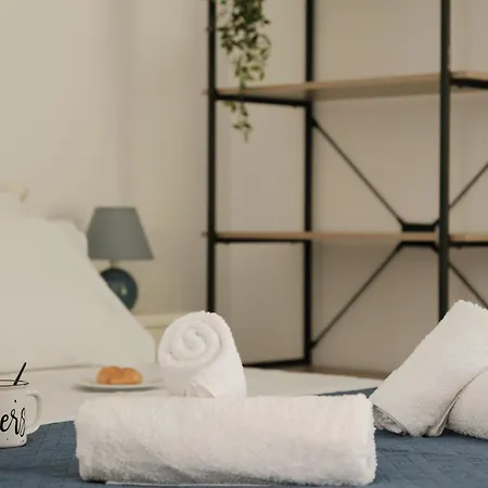 Agatha's Bright Modern Luxury Apartment-2 Períthia