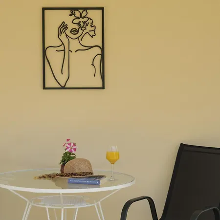 Agatha's Bright Modern Luxury Apartment-2 Períthia