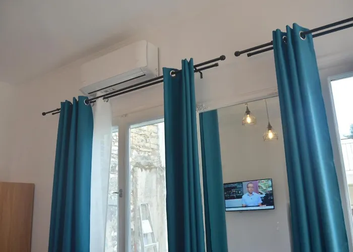 Agatha's Bright Modern Luxury Apartment-2 *