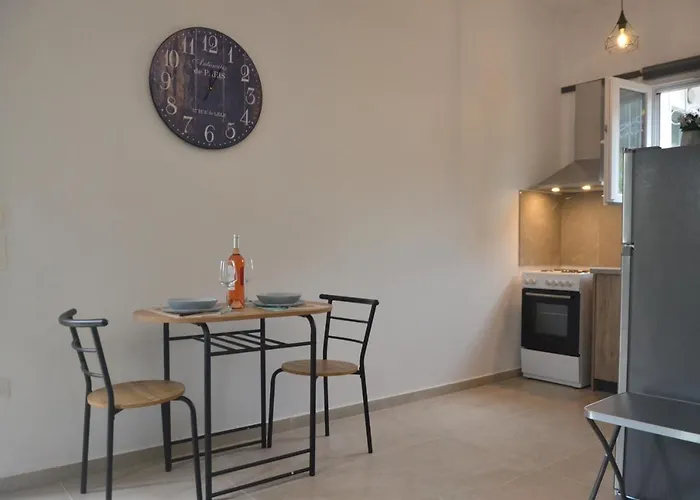 Agatha's Bright Modern Luxury Apartment-2 *
