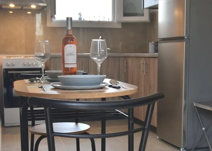 Agatha's Bright Modern Luxury Apartment-2 * Perítheia