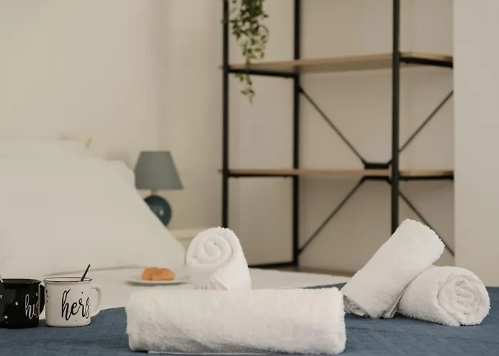 Agatha's Bright Modern Luxury Apartment-2 Perítheia