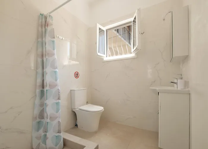 アパート Agatha's Bright Modern Luxury Apartment-2 Perítheia