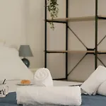 Agatha's Bright Modern Luxury Apartment-2 Peritheia