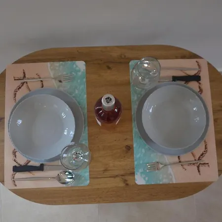 Agatha's Bright Modern Luxury Apartment-2