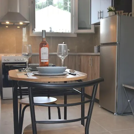 Agatha's Bright Modern Luxury Apartment-2 * Peritheia