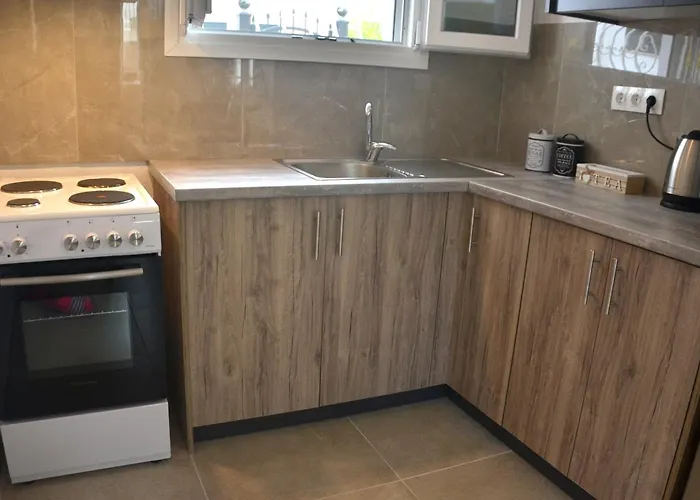 Agatha's Bright Modern Luxury Apartment-2 * Peritheia